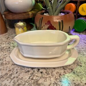 Pfaltzgraff Cream Gravy Boat with Saucer